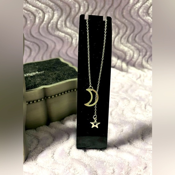 💍3/$10💍Moon and Star Lariat Necklace - Picture 4 of 8
